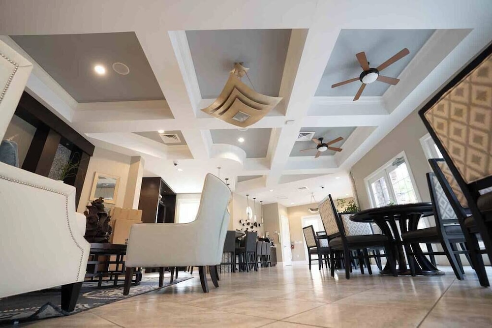 Fabulous 5 BR With Pool Solterra Resort