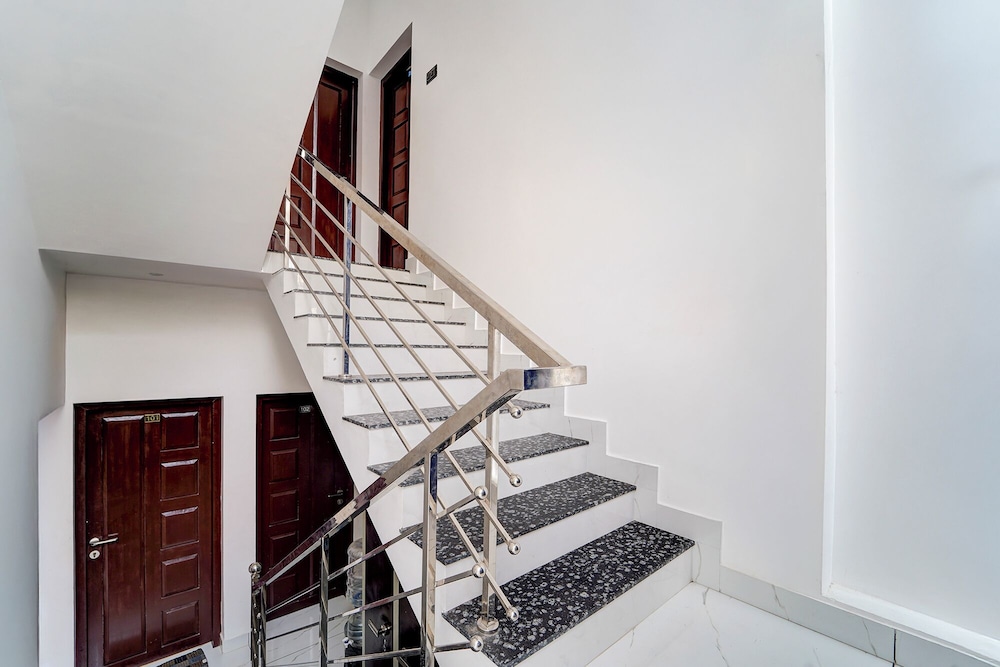 Fabhotel Elroi Suites
