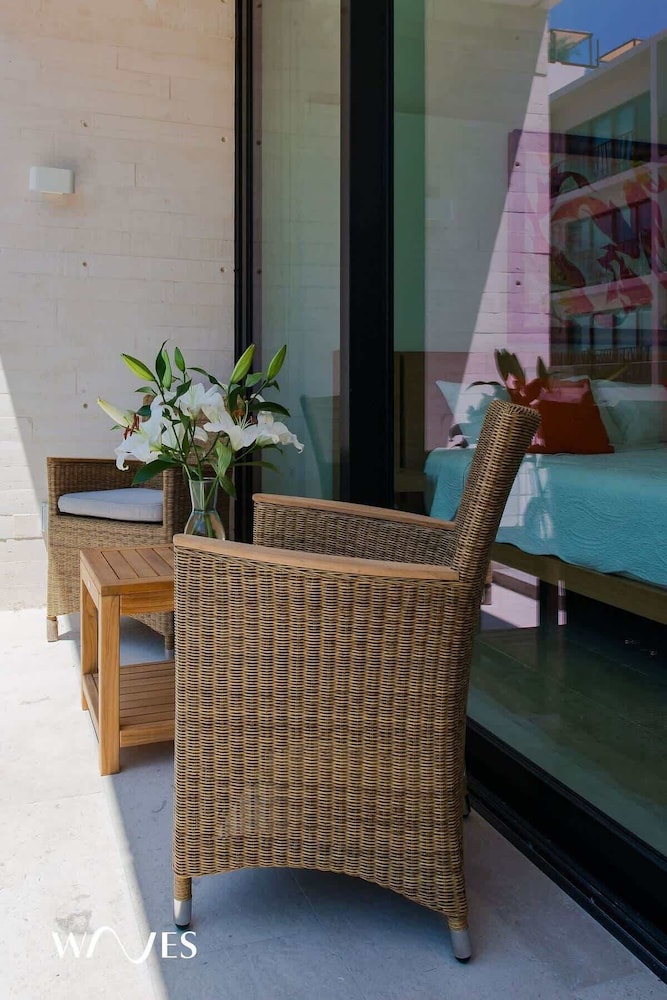 2 Br. Steps Away From the Beach Heated Pool