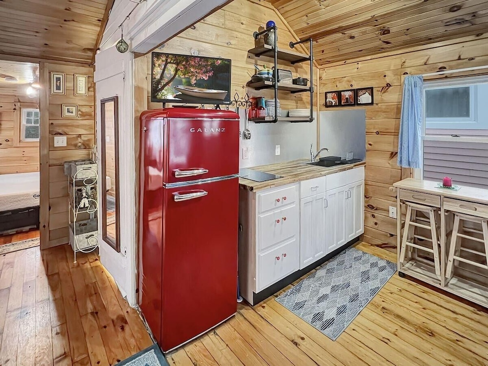 Captain's Quarters, 1.5 Miles to Downtown Ogunquit!