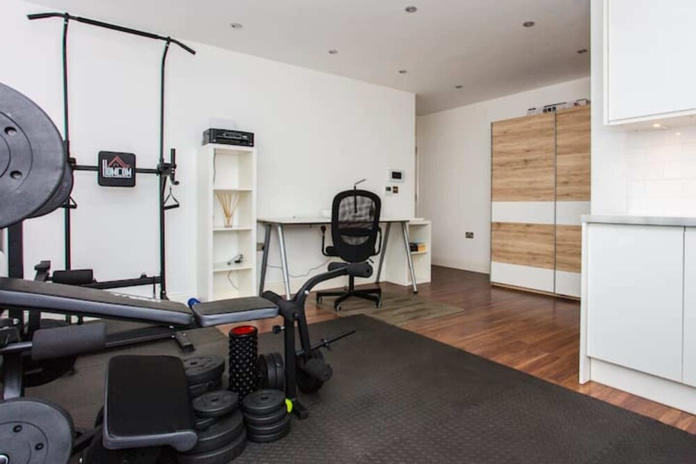 Energised Apartment With Gym in Brent Park
