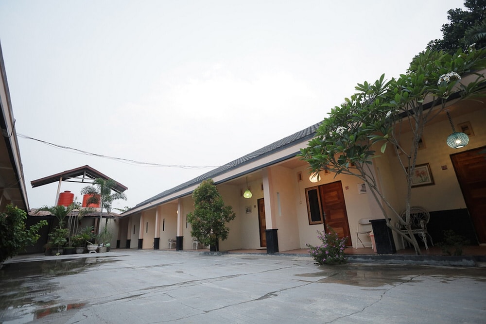 RedDoorz near Bundaran Garuda 2 view 2