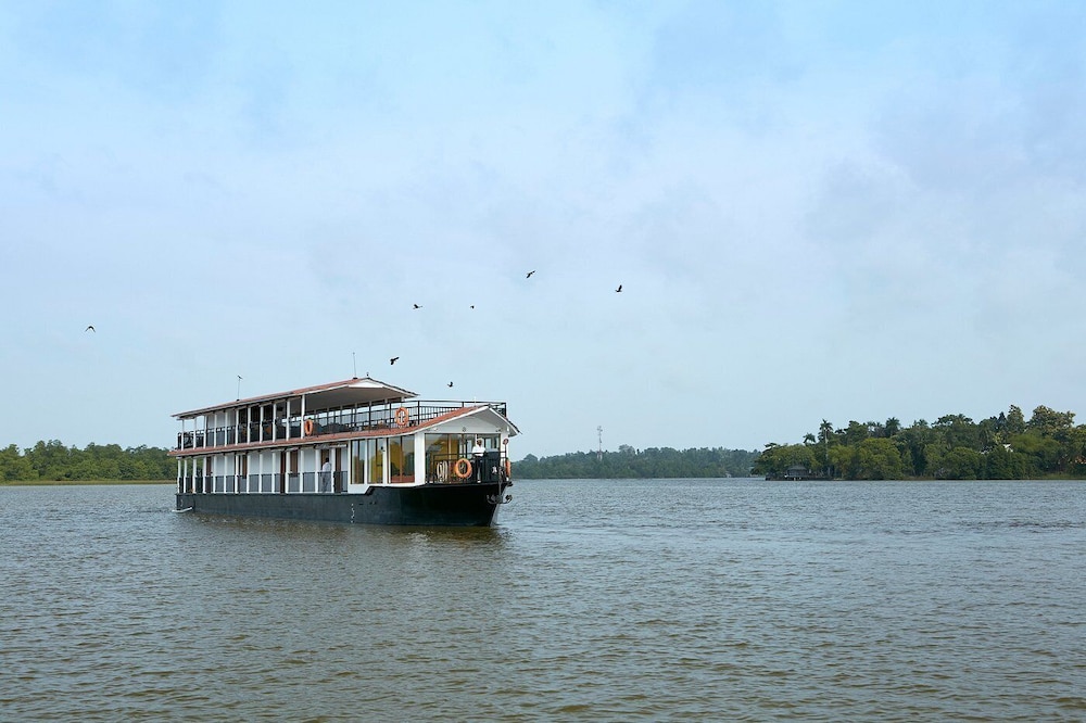Houseboats By DAE Colombo