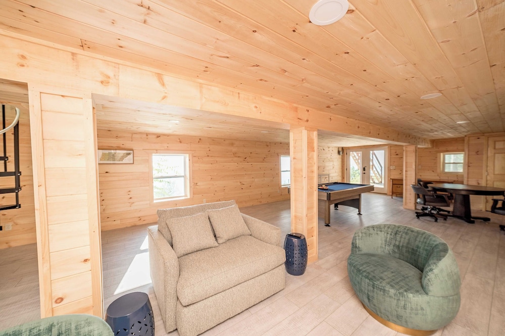 Panorama by Avantstay Unparalleled Views, Deck w/ Hottub, Game Room Pool Table