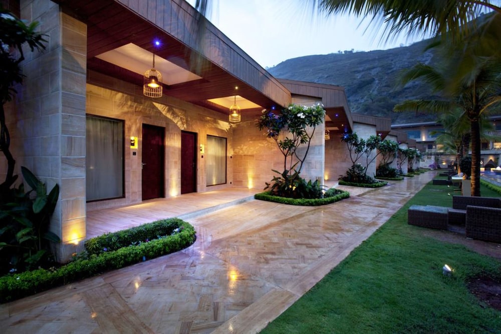 Della Resorts