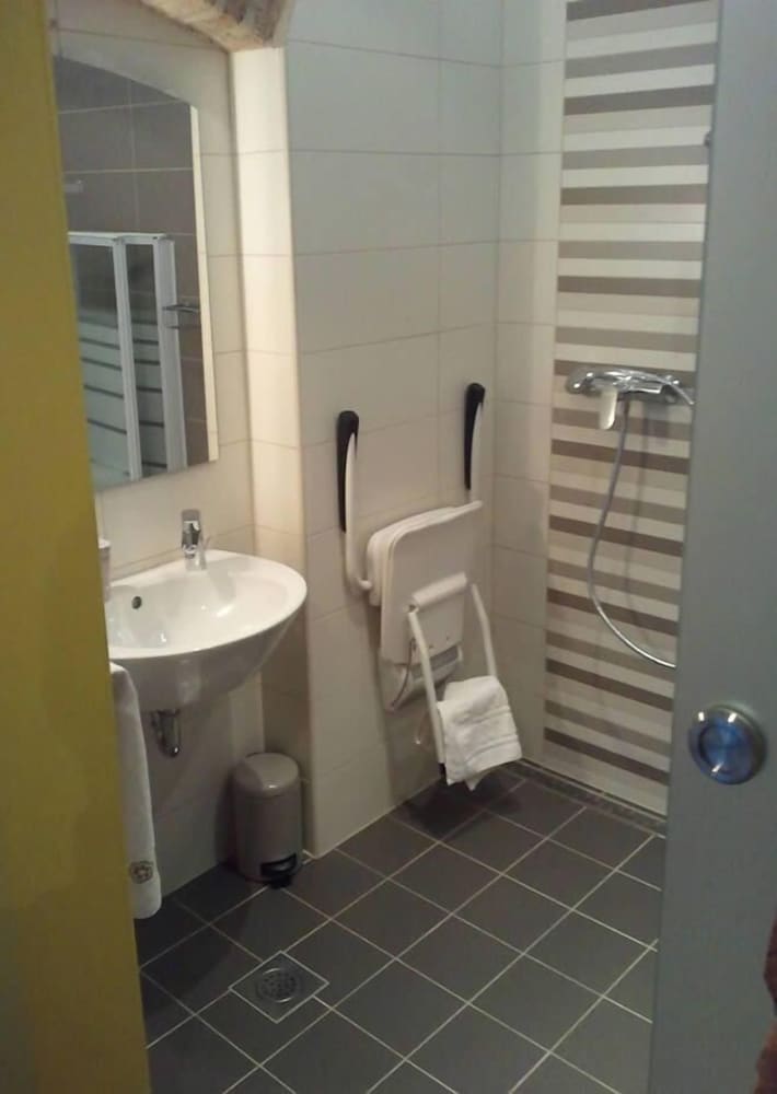 Photo 16