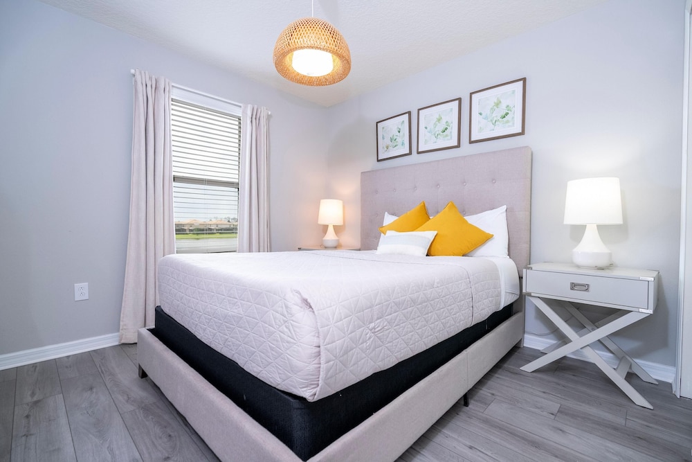 8822 GC - Fabulous 5BR Townhome: Pet Friendly