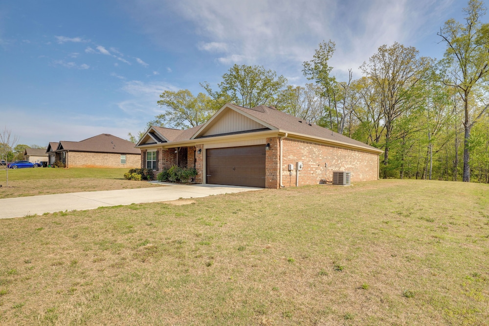 Family Home w/ Covered Patio in Ardmore