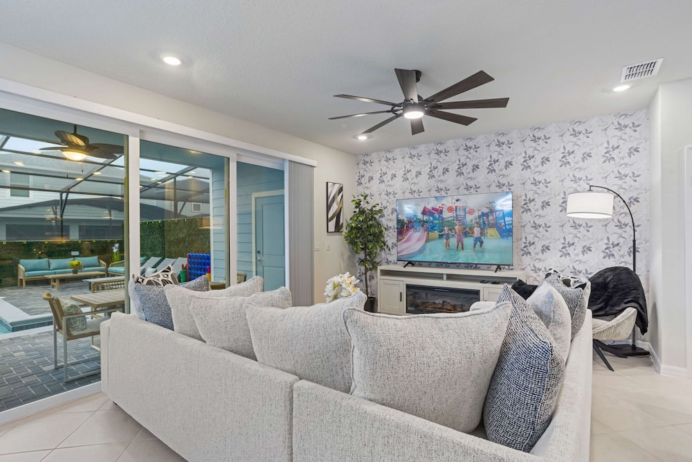 Brand New 5 bed Villa in Windsor Cay