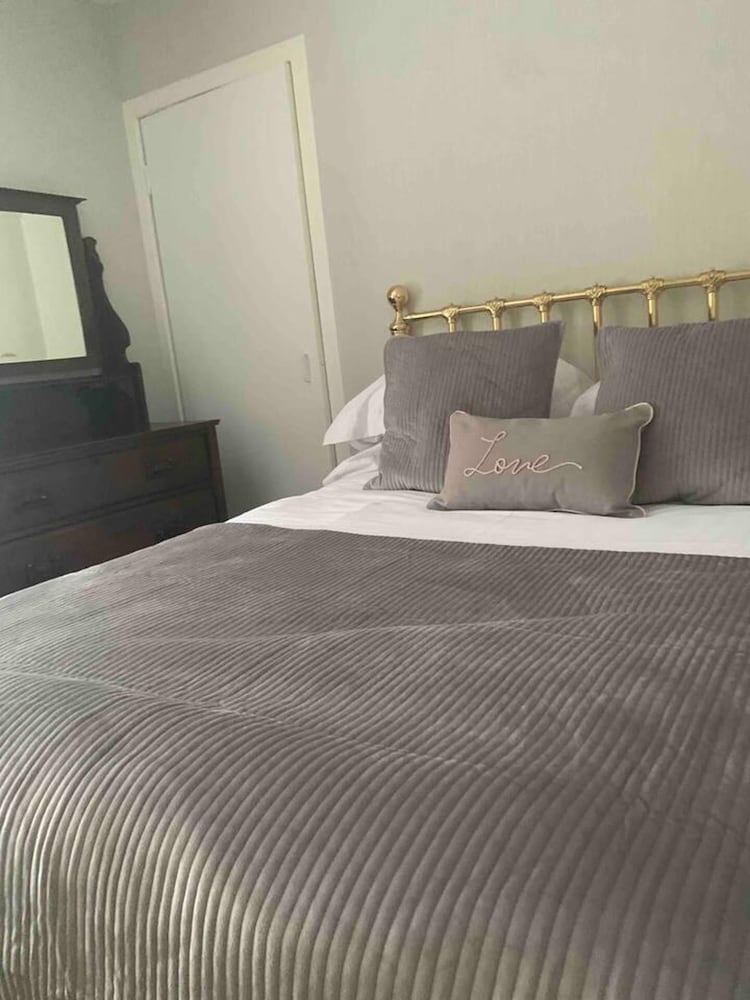 the Crescent, Large Spacious Central Flat view 3
