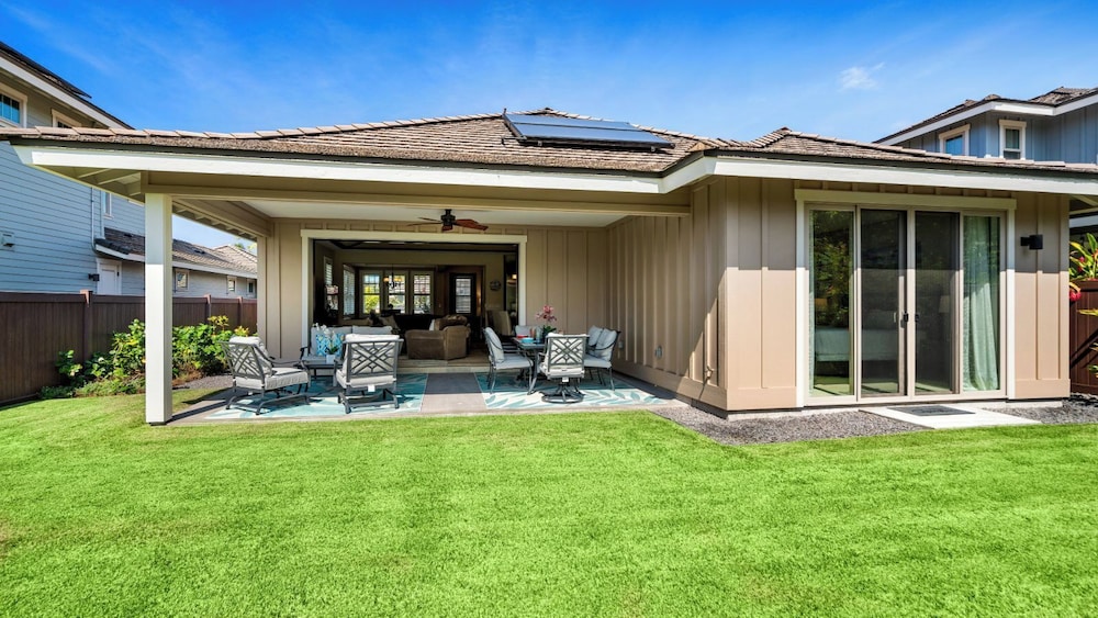 Private Yard and Outdoor Area - AC & Shared Pool - Golf Views - Vrkcv