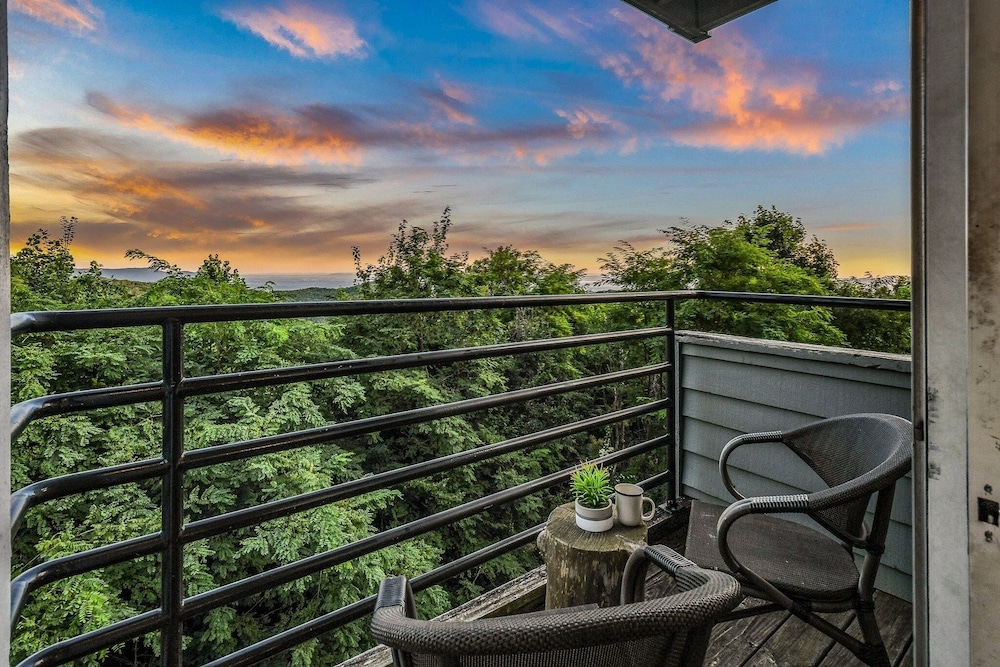 Heavenly View 2 Bedroom Condo