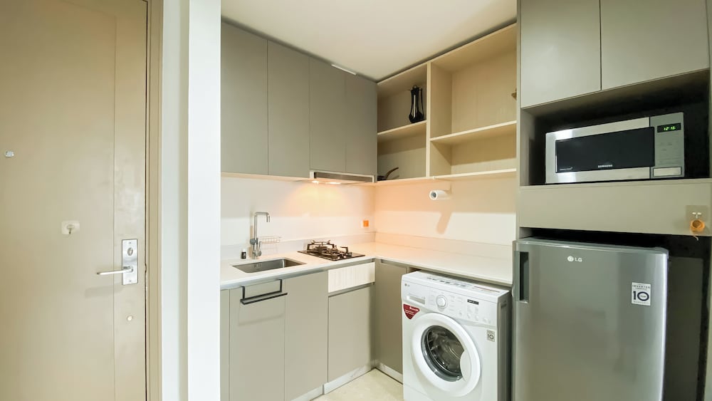 Cozy And Best Location 1Br Gold Coast Apartment