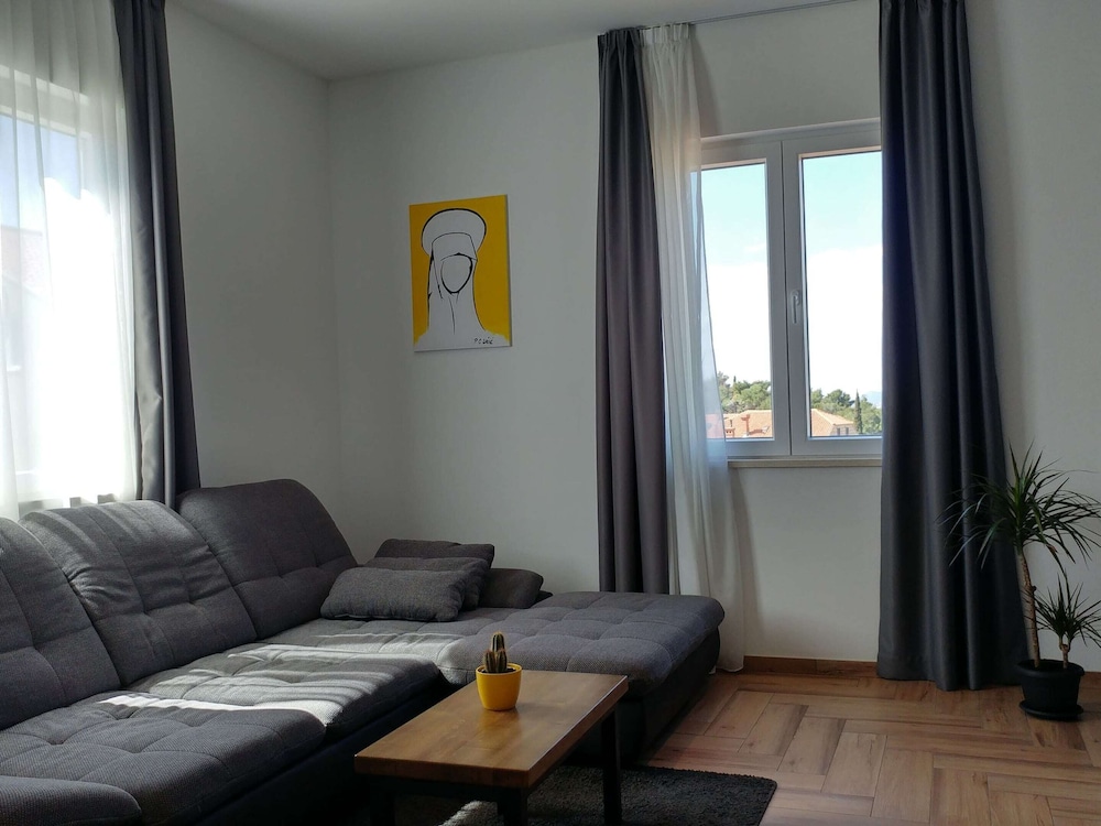 Comfortable Apartment in Cavtat With Balcony view 4