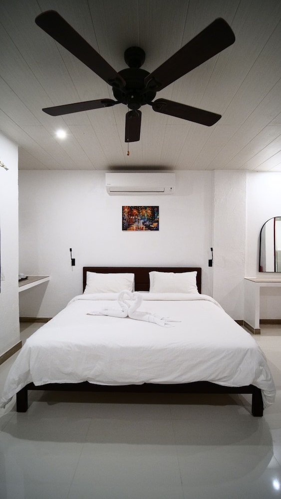 Calypso Beach & Dive Resort
