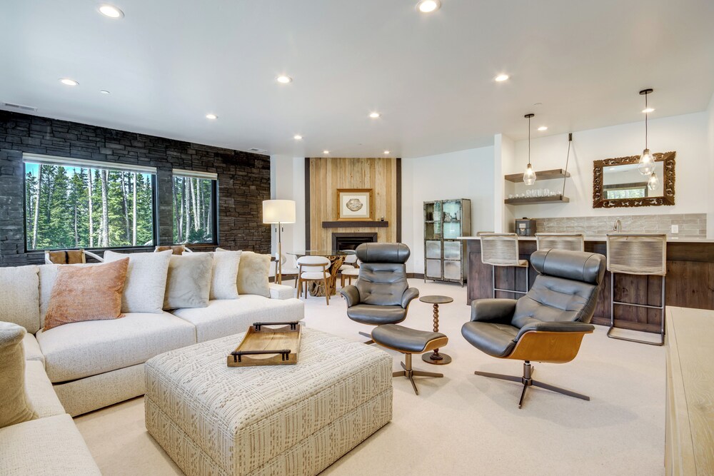 2 Mi to Big Sky Resort: Luxe Mtn-view Retreat!