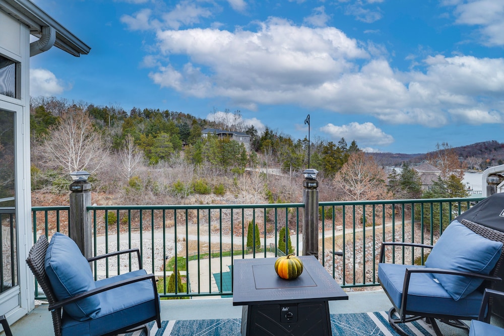 4 Mi to Dtwn: Gem w/ Lake Access in Camdenton