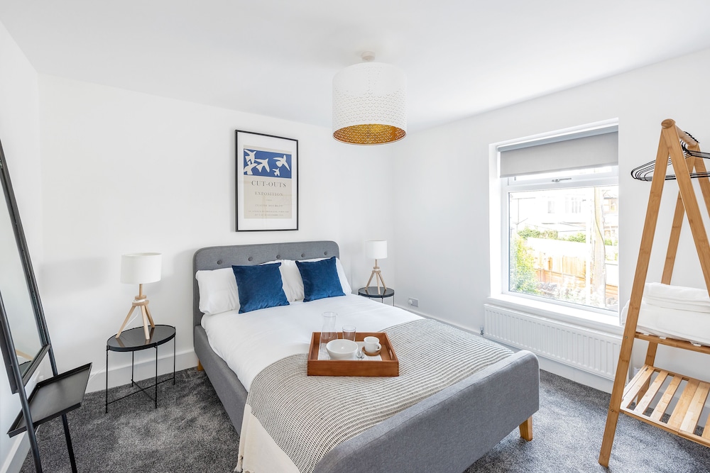 Stylish Apartment In Leafy Central Neighbourhood view 5