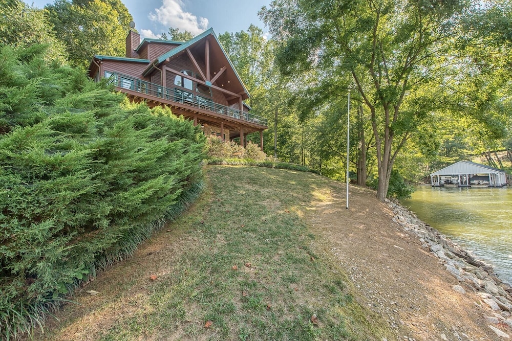 Mi Casa, Su Casa by Avantstay Lakefront Escape view 4