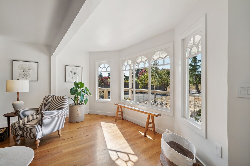 Charming Wine Country Farmhouse W/ Scenic Views 4 Bedroom Home by RedAwning - Property Image 7