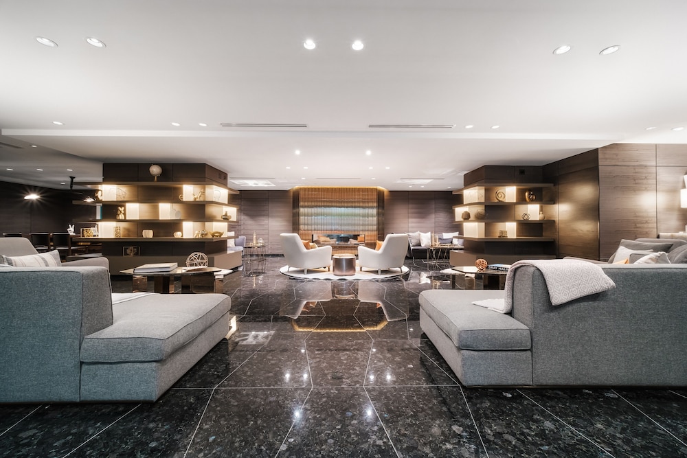 Hotel Paradox Hotel Vancouver - Image 1