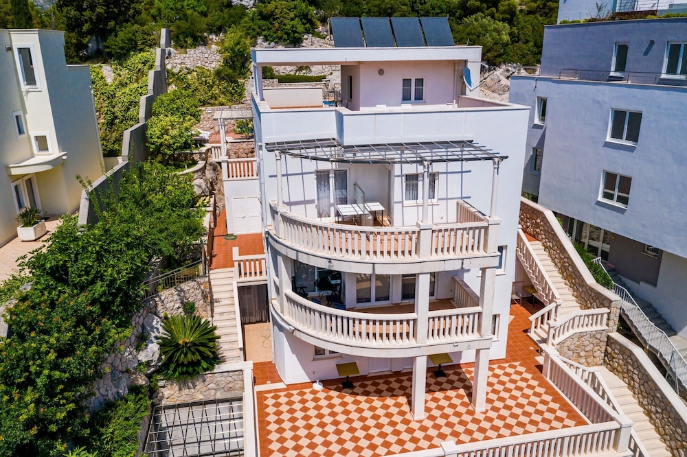 Villa Borna Apartments