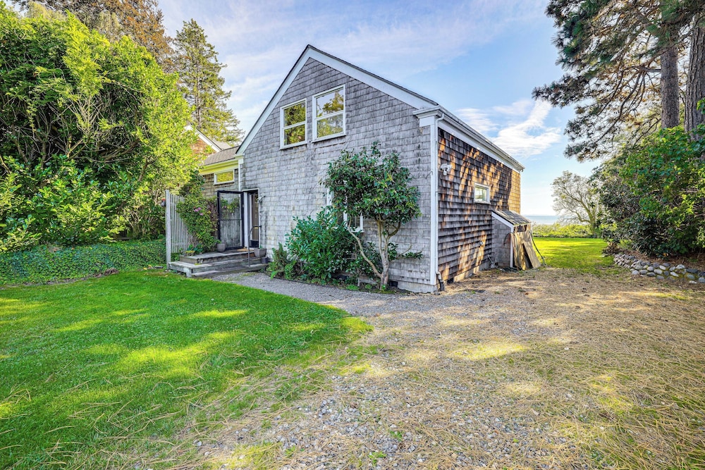 Waterfront Bellingham Bliss: Steps to Beach! view 4