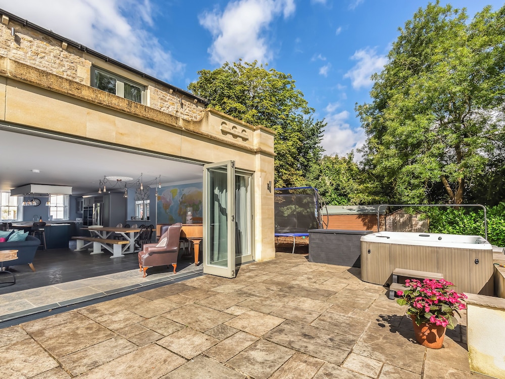 Vallis Oak Villa