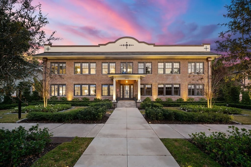 The Adaline 5 by Brightwild Classy Hyde Park Apt view 2