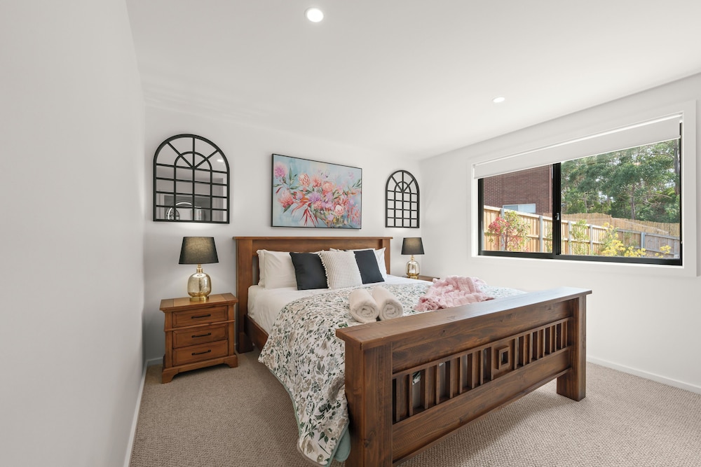 Gorgeous 4 Bedroom House - Blackmans Bay