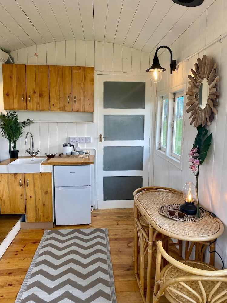 The Hide At Manton Bay Glamping Retreat