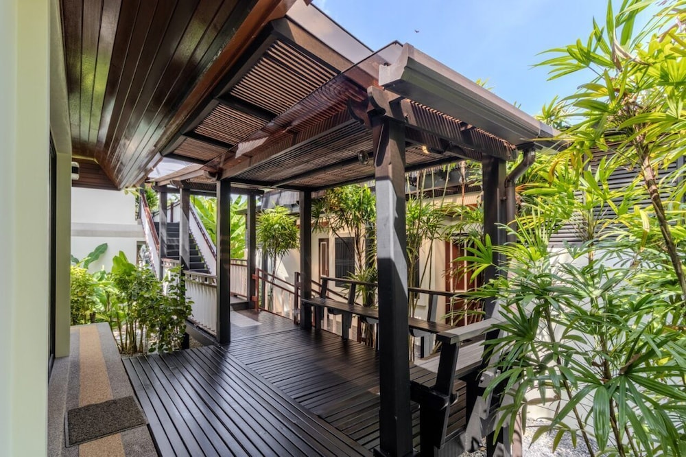 Famous Baan Bua Luxury Estate V238
