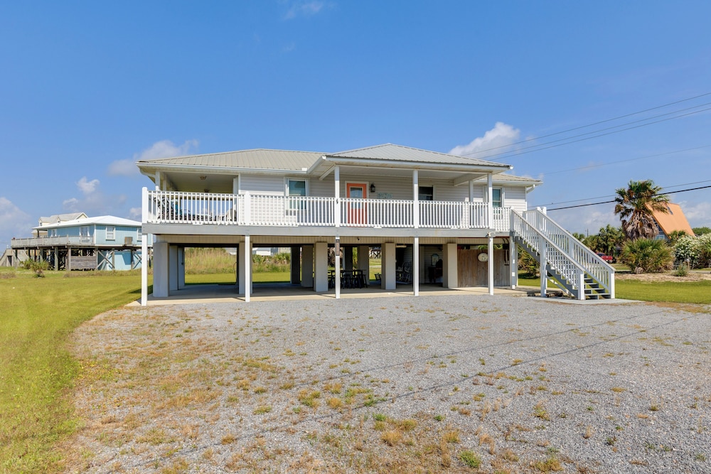 1 Block to Gulf: Dauphin Island Retreat w/ Views