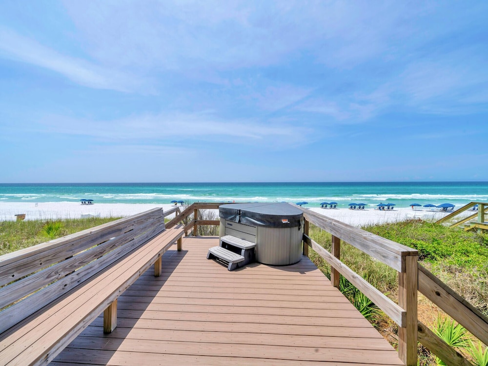 4BR Beachfront Home With Hot tub & Private Beach Access!