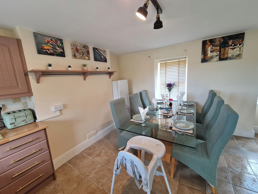 Sea View Cottage Near Snowdon & Coastal Trails