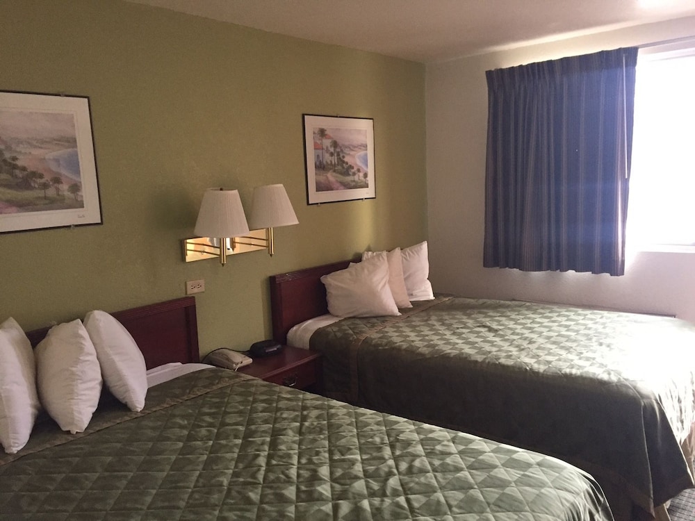 Farmington Vacations - Farmington Inn - Property Image 4
