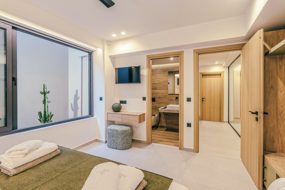 Villa Luxury Heaven - With Heated Pool