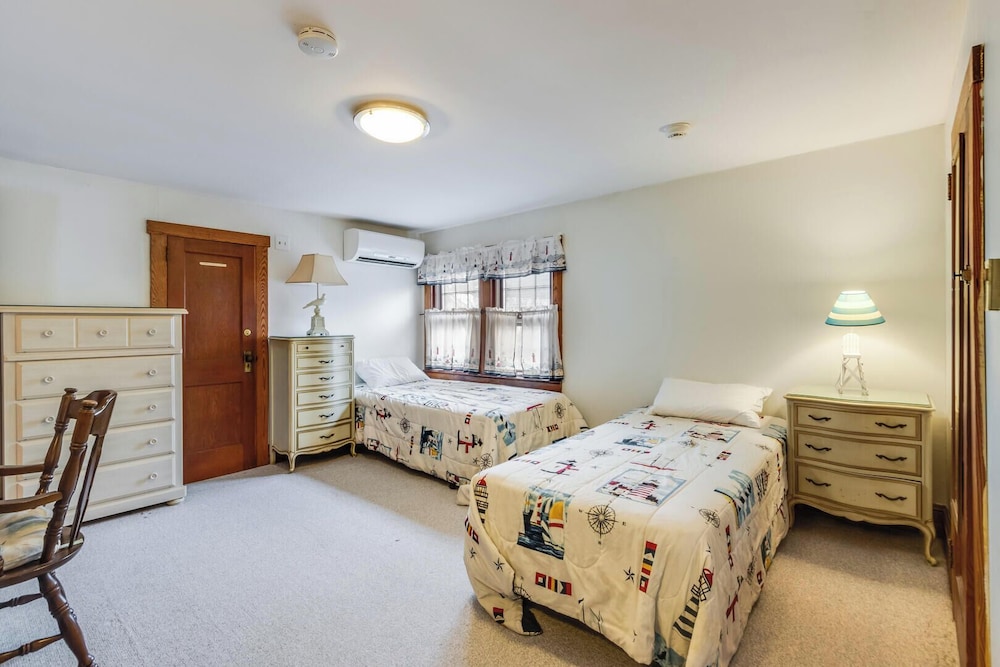 Hickman Street 208a