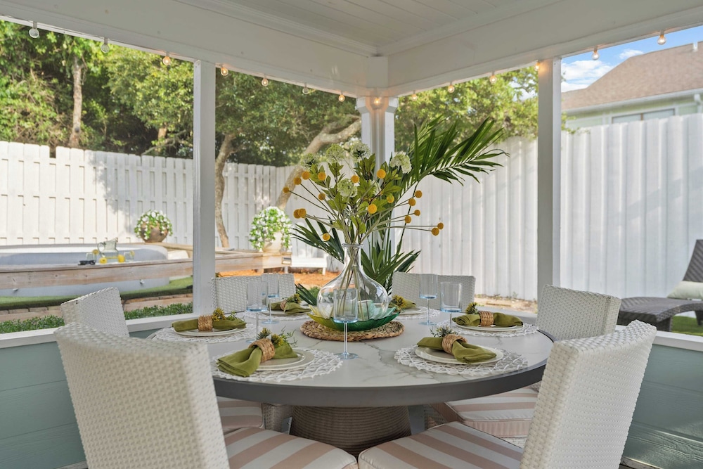 Newly Renovated! 2-min Walk to the Beach The Coastal Cottage by Avantstay