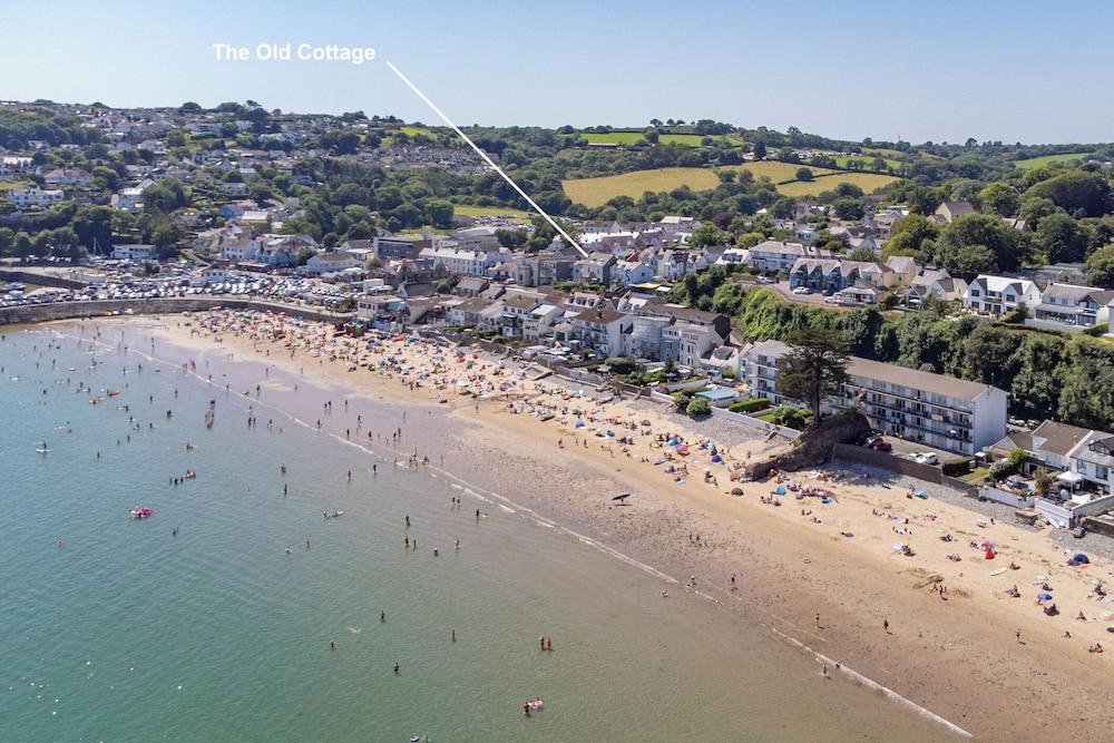 The Old Cottage - Central Location Near the Beach