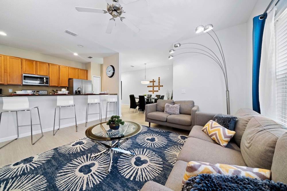 8953 Candy Palm Road