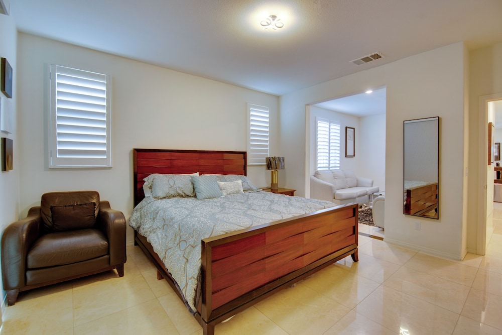 1 Mi to Heritage Lake Park: Duplex w/ Patio!