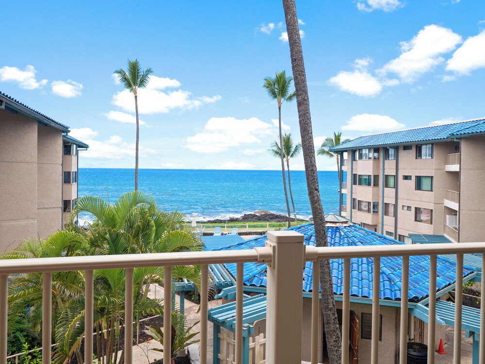 Kona Reef F2 Charming Oceanfront Condo for 4!