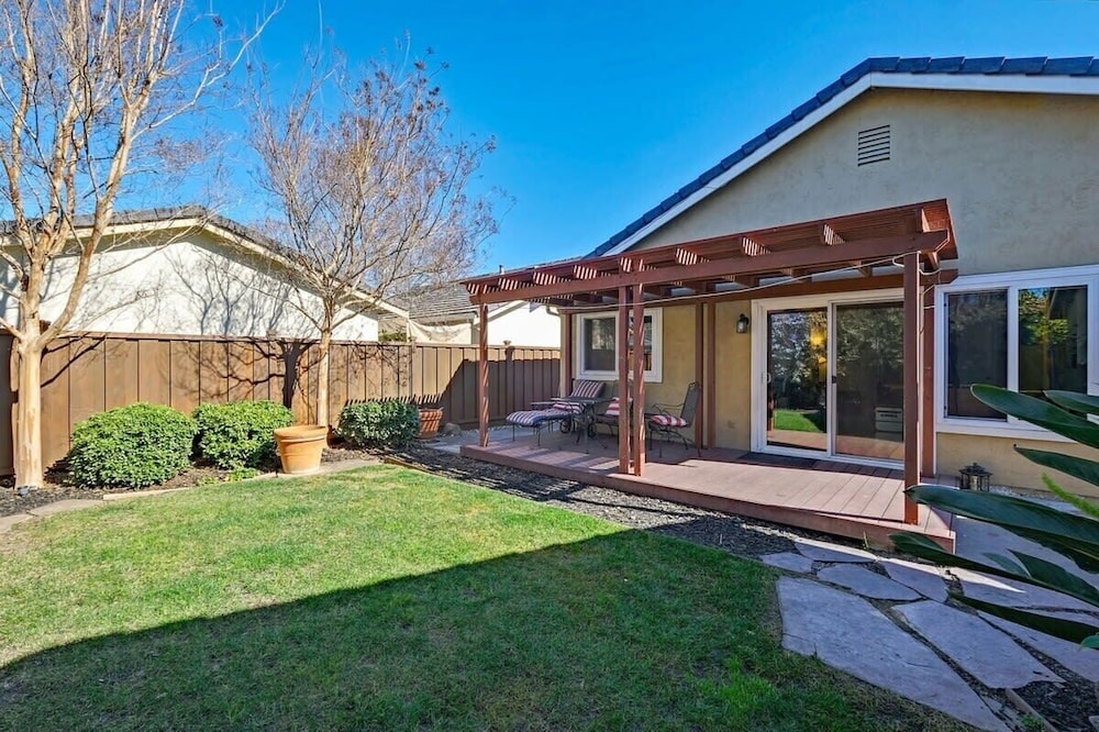 @ Marbella Lane - 4BR Home Away From Home Ldry