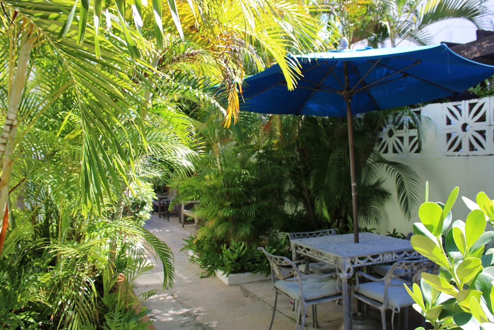 Numero Uno Beach Apartments