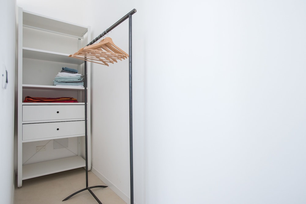 Sunny and Family Friendly Apartment Directly at the Pool