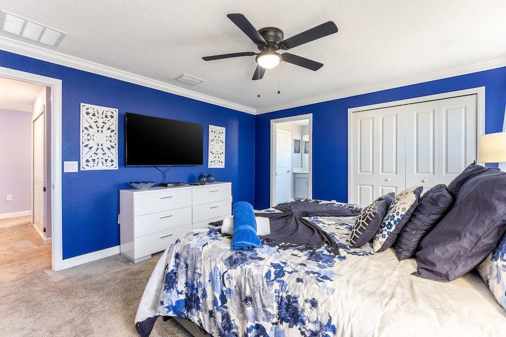Private Disney Oasis With Pool Hot Tub Ps5 and Modern Amenities
