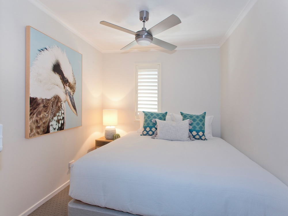 Noosa Parade Townhouse w Terrace