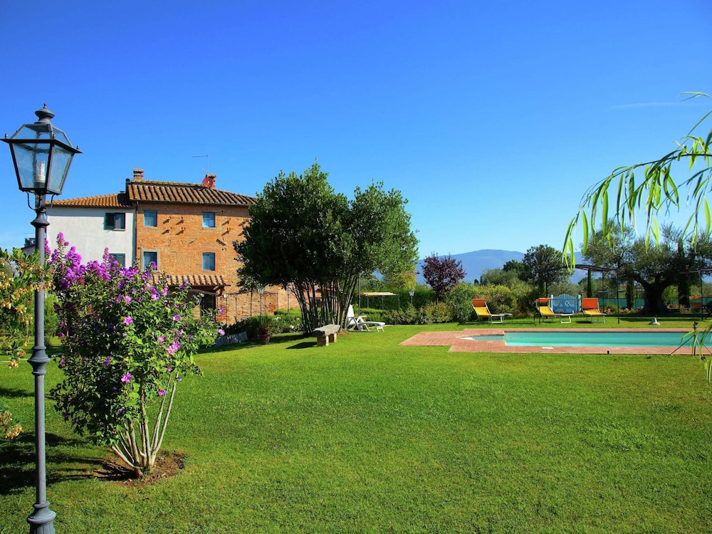 Villa in Cortona With Pool & Garden view 2