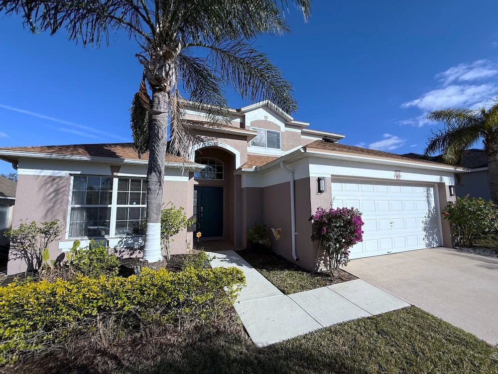 Spacious 5-bedroom Pool Villa in Southern Dunes
